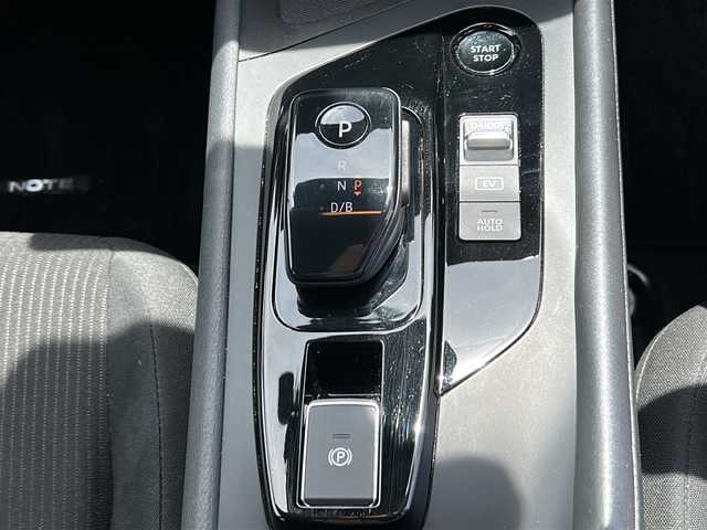 日産 ノート X 茨城県 2021(令3)年 3.4万km スーパーブラック 純正メモリナビ/Bluetooth/AppleCarPlay/AM/FM/USB/TV/スマートルームミラー/アラウンドビューモニター/バックカメラ/ステアリングリモコン/横滑り防止機能/レーンキープアシスト/衝突軽減ブレーキ/電動パーキング/オートホールド/純正フロアマット/オートライト/オートマチックハイビーム/フォグランプ/ワイヤレス充電/ETC/純正ドライブレコーダー/プッシュスタート/スマートキー