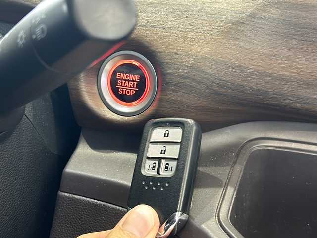 ホンダ フリード G ホンダセンシング 愛知県 2019(平31)年 4万km ホワイトオーキッドパール ディーラーSDナビ/(Bluetooth/フルセグTV/DVD)/バックカメラ/ホンダセンシング/(アダプティブクルーズコントロール/先行車発進告知/レーキーピングアシスト/歩行者事故低減ステアリング/標識認識機能/衝突軽減ブレーキ)/純正ビルトインETC/両側パワスラ/ステアリングスイッチ/スマートキー/(スペアキー×1)/取説/保証書