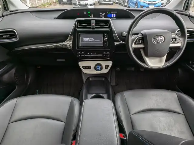 トヨタ プリウス S ツーリングセレクション 栃木県 2016(平28)年 13.8万km シルバーM (株)IDOMが運営する【じしゃロン宇都宮店】の自社ローン対象車両になります。こちらは現金またはオートローンご利用時の価格です。自社ローンご希望の方は別途その旨お申付け下さい/純正SDナビ/CD/DVD/BT/TV/バックカメラ/ETC/ドライブレコーダー/プッシュスタート/スマートキー/純正17インチAW/ステアリングスイッチ/ドアバイザー/ドアミラーウインカー/電格ミラー