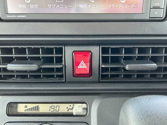 ダイハツ タント X 青森県 2019(令1)年 3.8万km レーザーブルークリスタルシャイン ワンオーナー/衝突被害軽減ブレーキ/LEDヘッドライト/LEDフォグライト/オートライト/全方位カメラ/純正ナビ(ワンセグ/CD/DVD/ラジオ)/前席シートヒーター/コーナーセンサー/スペアキー/ドライブレコーダー(前方)/左側パワースライドドア/横滑り防止装置/電動格納ミラー/プッシュスタート/新車時保証書/取扱説明書/社外14インチAW付き冬タイヤ積込み(155/65/14)