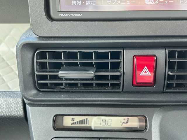 ダイハツ タント X 青森県 2019(令1)年 3.8万km レーザーブルークリスタルシャイン ワンオーナー/衝突被害軽減ブレーキ/LEDヘッドライト/LEDフォグライト/オートライト/全方位カメラ/純正ナビ(ワンセグ/CD/DVD/ラジオ)/前席シートヒーター/コーナーセンサー/スペアキー/ドライブレコーダー(前方)/左側パワースライドドア/横滑り防止装置/電動格納ミラー/プッシュスタート/新車時保証書/取扱説明書/社外14インチAW付き冬タイヤ積込み(155/65/14)