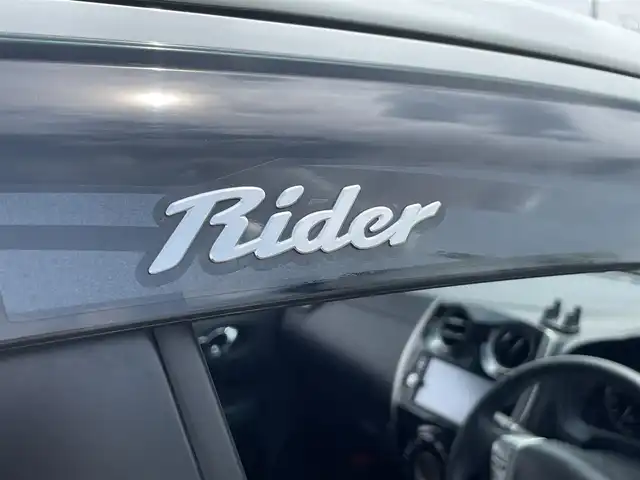 日産 ノート ライダー ブラックライン 茨城県 2015(平27)年 1万km ブリリアントホワイトパール 純正ナビ/【ウォークマン・USB・SD・ラジオ・TV・BT・ＣＤ・ＤＶＤ・iPod・VTR・AUX】/前方ドラレコ/Bカメラ/ETC/アイドリングストップ/横滑り防止装置/衝突被害軽減システム/オートライト/LEDライト/ステリモ/オートエアコン/純正フロアマット/純正アルミホイール