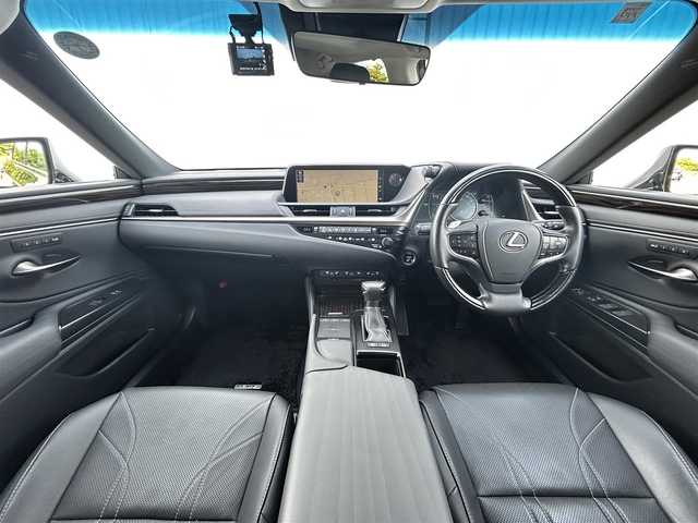 レクサス ＥＳ 300h バージョンL 愛媛県 2020(令2)年 4.3万km ブラック サンルーフ/純正メーカーナビ/Bluetooth/フルセグTV/CD・DVD/バックカメラ/全方位カメラ/BSM/追従型クルーズコントロール/ドラレコ前後/USB入力端子/電動リアゲート/全席シートヒーター/前席エアシート/前後コーナーセンサー/レザーシート/横滑り防止装置/レーンキープアシスト/衝突被害軽減システム/スペアキー/オートLED/Wサイドエアバッグ/ETC/純正フロアマット