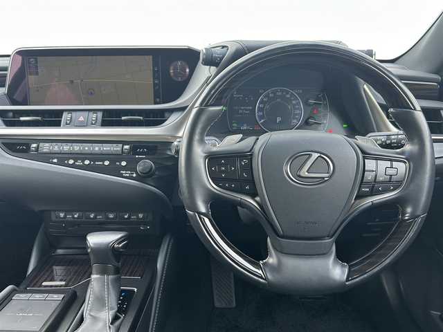 レクサス ＥＳ 300h バージョンL 愛媛県 2020(令2)年 4.3万km ブラック サンルーフ/純正メーカーナビ/Bluetooth/フルセグTV/CD・DVD/バックカメラ/全方位カメラ/BSM/追従型クルーズコントロール/ドラレコ前後/USB入力端子/電動リアゲート/全席シートヒーター/前席エアシート/前後コーナーセンサー/レザーシート/横滑り防止装置/レーンキープアシスト/衝突被害軽減システム/スペアキー/オートLED/Wサイドエアバッグ/ETC/純正フロアマット