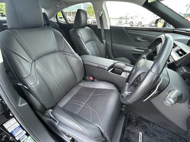 レクサス ＥＳ 300h バージョンL 愛媛県 2020(令2)年 4.3万km ブラック サンルーフ/純正メーカーナビ/Bluetooth/フルセグTV/CD・DVD/バックカメラ/全方位カメラ/BSM/追従型クルーズコントロール/ドラレコ前後/USB入力端子/電動リアゲート/全席シートヒーター/前席エアシート/前後コーナーセンサー/レザーシート/横滑り防止装置/レーンキープアシスト/衝突被害軽減システム/スペアキー/オートLED/Wサイドエアバッグ/ETC/純正フロアマット