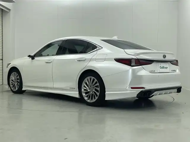レクサス ＥＳ 300h バージョンL 茨城県 2019(平31)年 3.7万km ソニッククォーツ 純正12.3型ナビ/全方位カメラ/フルセグ/デジタルアウターミラー/デジタルインナーミラー/ムーンルーフ/HUD/TRDエアロ/TRDマフラー/置くだけ充電/衝突被害軽減ブレーキ/車線逸脱抑制装置/レーダークルーズコントロール/オートマチックハイビーム/クリアランスソナー/BSM/ETC2.0/ドラレコ/シートヒーター/ベンチレーション/ステアリングヒーター/AC100V/純正18インチAW/3眼LEDヘッドライト/スマートキー