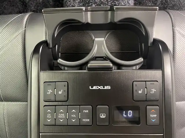 レクサス ＥＳ 300h バージョンL 茨城県 2019(平31)年 3.7万km ソニッククォーツ 純正12.3型ナビ/全方位カメラ/フルセグ/デジタルアウターミラー/デジタルインナーミラー/ムーンルーフ/HUD/TRDエアロ/TRDマフラー/置くだけ充電/衝突被害軽減ブレーキ/車線逸脱抑制装置/レーダークルーズコントロール/オートマチックハイビーム/クリアランスソナー/BSM/ETC2.0/ドラレコ/シートヒーター/ベンチレーション/ステアリングヒーター/AC100V/純正18インチAW/3眼LEDヘッドライト/スマートキー
