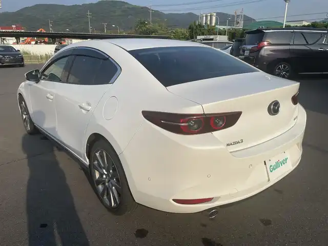 マツダ マツダ３セダン XD Lパッケージ 岡山県 2020(令2)年 3.7万km スノーフレイクホワイトパールマイカ 登録時走行距離36538km/純正ナビ/全方位カメラ/ＢＯＳＥサウンドシステム/ＢＳＭ/クルコン（追従）衝突軽減システム/レーンキープアシスト/オートハイビーム/シートヒーター/ステアリングヒーター/コーナーセンサー/ドラレコ