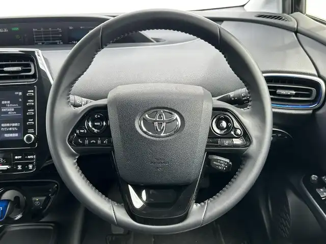 トヨタ プリウス S ツーリングセレクション 群馬県 2021(令3)年 3.1万km アティチュードブラックマイカ ワンオーナー/純正ディスプレイオーディオ/　AM/FM/iPhone/BTオーディオ/Miracast/フルセグTV/トヨタセーフティセンス/・プリクラッシュセーフティ/・レーンディパーチャーアラート/・オートマチックハイビーム/・レーダークルーズコントロール/レザーシート/D/N席シートヒーター/ビルトインETC2.0/プッシュスタート/前ドライブレコーダー/ステアリングスイッチ/純正ドアバイザー/純正フロアマット/純正17インチアルミホイール/１００V充電/保証書/取扱説明書/スペアキー