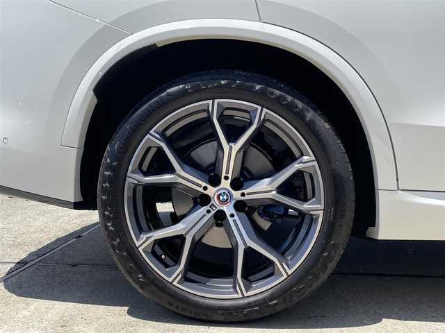 ＢＭＷ ＢＭＷ Ｘ５ xDrive 35d Mスポーツ 東京都 2023(令5)年 1.4万km アルピンホワイトⅢ インテリジェントセーフティ/正面・側面衝突警告/車線逸脱警告/ステアリングサポート/アクティブPDC/ACC/アシストドライブ/ステアリングヒーター/レザーシート/前後シートヒーター/前席エアシート/前席マッサージシート/純正メモリーナビ/360°カメラ/フルセグ/HUD/ジェスチャーコントロール/アームレストヒーター/ウッドパネル/LEDヘッドライト/AHB/パワーリアゲート/ワイヤレス充電/オートホールド/ミラーETC/前後ドライブレコーダー/コンフォートアクセス/電動チルトステアリング/パドルシフト/アンビエントライト/パークベンチレーション/前後エンブレム・アルミホイールセンターキャップ記念バッジ