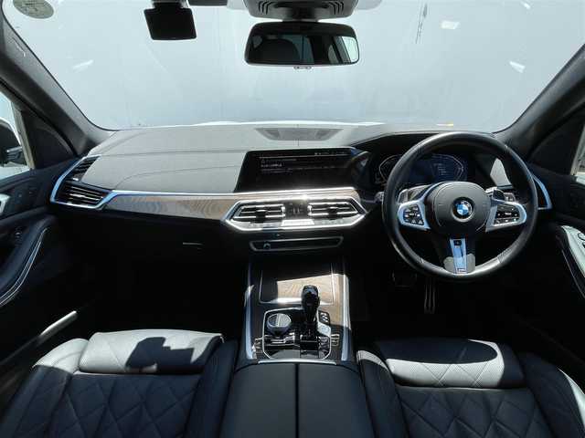 ＢＭＷ ＢＭＷ Ｘ５ xDrive 35d Mスポーツ 東京都 2023(令5)年 1.4万km アルピンホワイトⅢ インテリジェントセーフティ/正面・側面衝突警告/車線逸脱警告/ステアリングサポート/アクティブPDC/ACC/アシストドライブ/ステアリングヒーター/レザーシート/前後シートヒーター/前席エアシート/前席マッサージシート/純正メモリーナビ/360°カメラ/フルセグ/HUD/ジェスチャーコントロール/アームレストヒーター/ウッドパネル/LEDヘッドライト/AHB/パワーリアゲート/ワイヤレス充電/オートホールド/ミラーETC/前後ドライブレコーダー/コンフォートアクセス/電動チルトステアリング/パドルシフト/アンビエントライト/パークベンチレーション/前後エンブレム・アルミホイールセンターキャップ記念バッジ