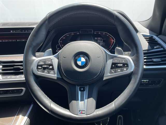 ＢＭＷ ＢＭＷ Ｘ５ xDrive 35d Mスポーツ 東京都 2023(令5)年 1.4万km アルピンホワイトⅢ インテリジェントセーフティ/正面・側面衝突警告/車線逸脱警告/ステアリングサポート/アクティブPDC/ACC/アシストドライブ/ステアリングヒーター/レザーシート/前後シートヒーター/前席エアシート/前席マッサージシート/純正メモリーナビ/360°カメラ/フルセグ/HUD/ジェスチャーコントロール/アームレストヒーター/ウッドパネル/LEDヘッドライト/AHB/パワーリアゲート/ワイヤレス充電/オートホールド/ミラーETC/前後ドライブレコーダー/コンフォートアクセス/電動チルトステアリング/パドルシフト/アンビエントライト/パークベンチレーション/前後エンブレム・アルミホイールセンターキャップ記念バッジ