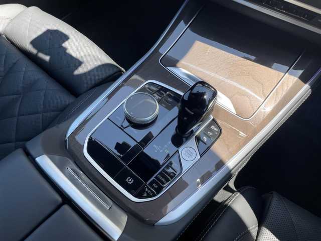 ＢＭＷ ＢＭＷ Ｘ５ xDrive 35d Mスポーツ 東京都 2023(令5)年 1.4万km アルピンホワイトⅢ インテリジェントセーフティ/正面・側面衝突警告/車線逸脱警告/ステアリングサポート/アクティブPDC/ACC/アシストドライブ/ステアリングヒーター/レザーシート/前後シートヒーター/前席エアシート/前席マッサージシート/純正メモリーナビ/360°カメラ/フルセグ/HUD/ジェスチャーコントロール/アームレストヒーター/ウッドパネル/LEDヘッドライト/AHB/パワーリアゲート/ワイヤレス充電/オートホールド/ミラーETC/前後ドライブレコーダー/コンフォートアクセス/電動チルトステアリング/パドルシフト/アンビエントライト/パークベンチレーション/前後エンブレム・アルミホイールセンターキャップ記念バッジ