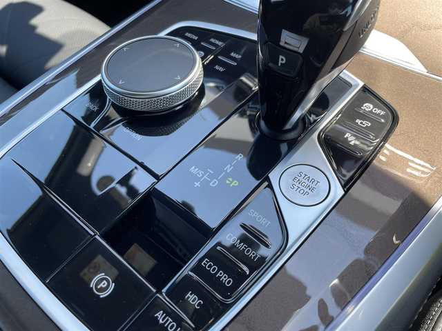 ＢＭＷ ＢＭＷ Ｘ５ xDrive 35d Mスポーツ 東京都 2023(令5)年 1.4万km アルピンホワイトⅢ インテリジェントセーフティ/正面・側面衝突警告/車線逸脱警告/ステアリングサポート/アクティブPDC/ACC/アシストドライブ/ステアリングヒーター/レザーシート/前後シートヒーター/前席エアシート/前席マッサージシート/純正メモリーナビ/360°カメラ/フルセグ/HUD/ジェスチャーコントロール/アームレストヒーター/ウッドパネル/LEDヘッドライト/AHB/パワーリアゲート/ワイヤレス充電/オートホールド/ミラーETC/前後ドライブレコーダー/コンフォートアクセス/電動チルトステアリング/パドルシフト/アンビエントライト/パークベンチレーション/前後エンブレム・アルミホイールセンターキャップ記念バッジ