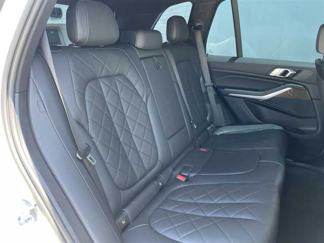 ＢＭＷ ＢＭＷ Ｘ５ xDrive 35d Mスポーツ 東京都 2023(令5)年 1.4万km アルピンホワイトⅢ インテリジェントセーフティ/正面・側面衝突警告/車線逸脱警告/ステアリングサポート/アクティブPDC/ACC/アシストドライブ/ステアリングヒーター/レザーシート/前後シートヒーター/前席エアシート/前席マッサージシート/純正メモリーナビ/360°カメラ/フルセグ/HUD/ジェスチャーコントロール/アームレストヒーター/ウッドパネル/LEDヘッドライト/AHB/パワーリアゲート/ワイヤレス充電/オートホールド/ミラーETC/前後ドライブレコーダー/コンフォートアクセス/電動チルトステアリング/パドルシフト/アンビエントライト/パークベンチレーション/前後エンブレム・アルミホイールセンターキャップ記念バッジ