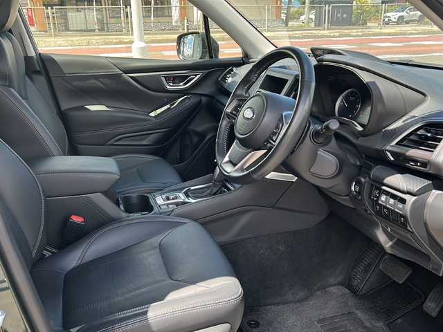 スバル フォレスター ハイブリッド アドバンス 秋田県 2023(令5)年 2.6万km Ｄグリーン ４WD/社外メモリナビ/アイサイト/ステアリングヒーター/レーダークルーズコントロール/Bluetooth/スペアキー/バック＋サイドカメラ/運助シートヒーター/サンルーフ/前後コーナーセンサー/フルセグ/電動リアゲート/ETC