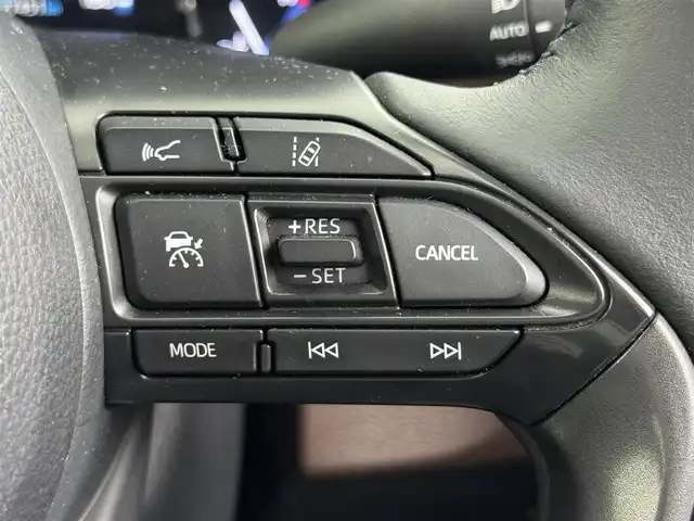 トヨタ ヤリスクロス ハイブリッド Z 福岡県 2021(令3)年 2.8万km ブラックマイカ 純正８型ＤＡナビ　/全方位カメラ　/ビルトインＥＴＣ　/前後ドラレコ　/レーダークルコン　/コーナーセンサー　/衝突被害軽減ブレーキ　/レーンキープ　/ＢＳＭ　/ＰＫＳＢ　/ハーフレザー　/シートヒーター　/パワーバックドア