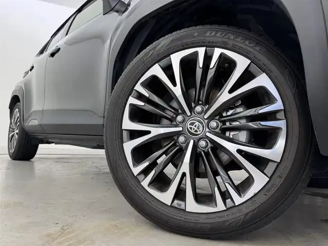 トヨタ ヤリスクロス ハイブリッド Z 福岡県 2021(令3)年 2.8万km ブラックマイカ 純正８型ＤＡナビ　/全方位カメラ　/ビルトインＥＴＣ　/前後ドラレコ　/レーダークルコン　/コーナーセンサー　/衝突被害軽減ブレーキ　/レーンキープ　/ＢＳＭ　/ＰＫＳＢ　/ハーフレザー　/シートヒーター　/パワーバックドア