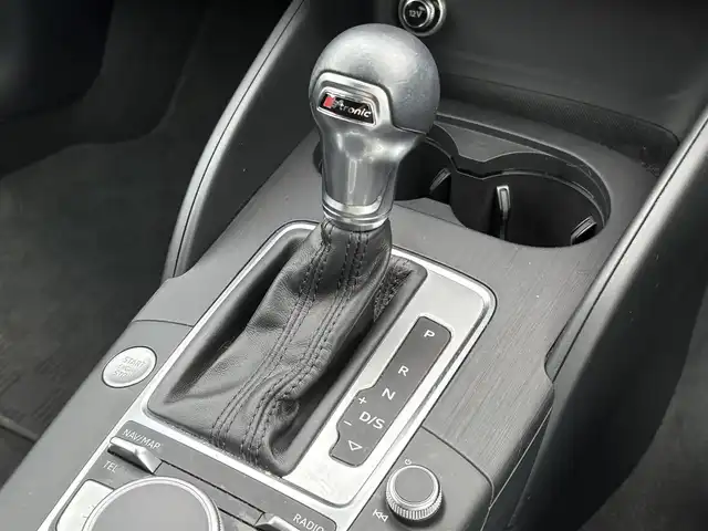 アウディ Ａ３ セダン 30TFSI シグネチャーED 愛知県 2020(令2)年 2.8万km ミトスブラックメタリック ナビプラスパッケージ/アシスタンスパッケージ/純正ナビ/（CD/DVD/USB/BT/AUX）/バックカメラ/衝突軽減ブレーキ/レーダークルーズ/ＬＫＡ/ＢＳＭ/ＬＥＤオートハイビーム/デジタルメーター/ＥＴＣ/電動パーキングブレーキ/スマートキー/プッシュスタート