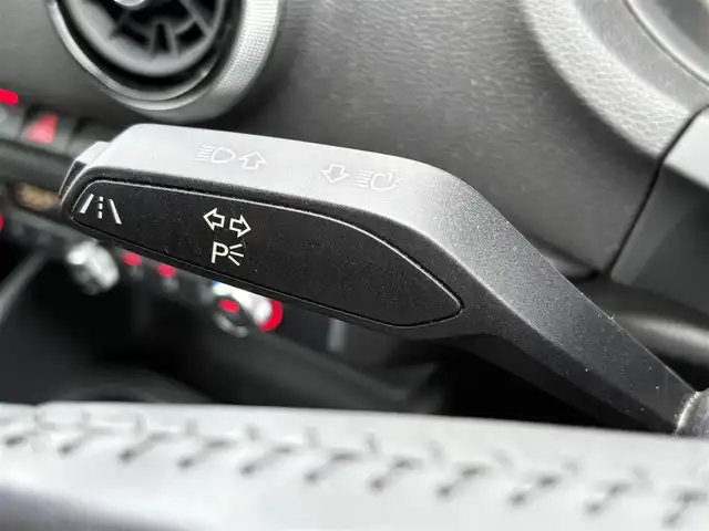 アウディ Ａ３ セダン 30TFSI シグネチャーED 愛知県 2020(令2)年 2.8万km ミトスブラックメタリック ナビプラスパッケージ/アシスタンスパッケージ/純正ナビ/（CD/DVD/USB/BT/AUX）/バックカメラ/衝突軽減ブレーキ/レーダークルーズ/ＬＫＡ/ＢＳＭ/ＬＥＤオートハイビーム/デジタルメーター/ＥＴＣ/電動パーキングブレーキ/スマートキー/プッシュスタート