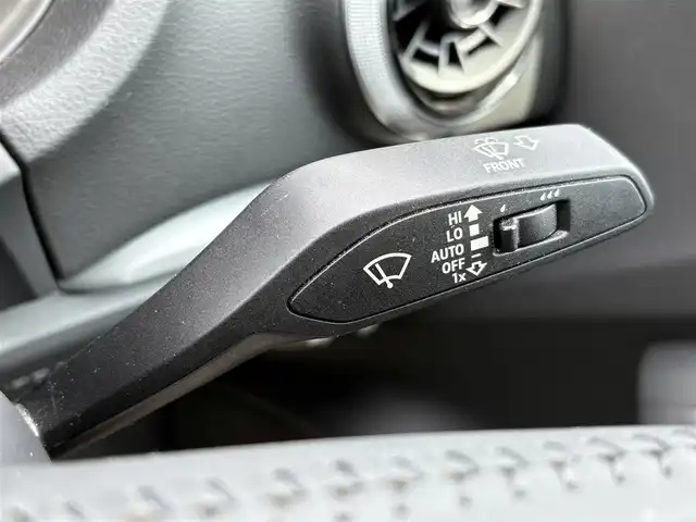 アウディ Ａ３ セダン 30TFSI シグネチャーED 愛知県 2020(令2)年 2.8万km ミトスブラックメタリック ナビプラスパッケージ/アシスタンスパッケージ/純正ナビ/（CD/DVD/USB/BT/AUX）/バックカメラ/衝突軽減ブレーキ/レーダークルーズ/ＬＫＡ/ＢＳＭ/ＬＥＤオートハイビーム/デジタルメーター/ＥＴＣ/電動パーキングブレーキ/スマートキー/プッシュスタート