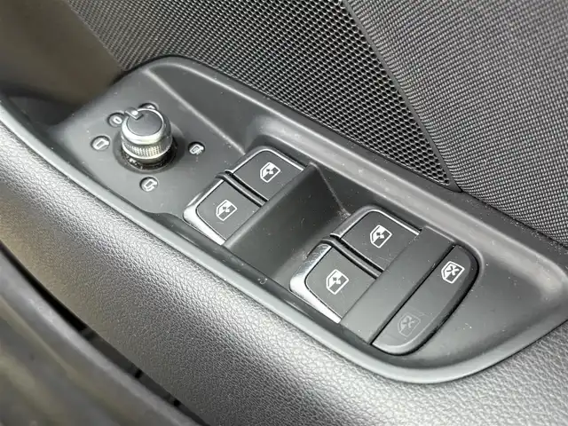 アウディ Ａ３ セダン 30TFSI シグネチャーED 愛知県 2020(令2)年 2.8万km ミトスブラックメタリック ナビプラスパッケージ/アシスタンスパッケージ/純正ナビ/（CD/DVD/USB/BT/AUX）/バックカメラ/衝突軽減ブレーキ/レーダークルーズ/ＬＫＡ/ＢＳＭ/ＬＥＤオートハイビーム/デジタルメーター/ＥＴＣ/電動パーキングブレーキ/スマートキー/プッシュスタート