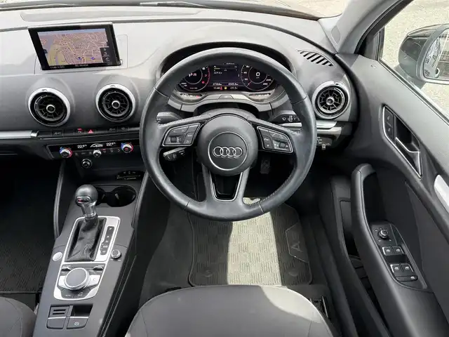 アウディ Ａ３ セダン 30TFSI シグネチャーED 愛知県 2020(令2)年 2.8万km ミトスブラックメタリック ナビプラスパッケージ/アシスタンスパッケージ/純正ナビ/（CD/DVD/USB/BT/AUX）/バックカメラ/衝突軽減ブレーキ/レーダークルーズ/ＬＫＡ/ＢＳＭ/ＬＥＤオートハイビーム/デジタルメーター/ＥＴＣ/電動パーキングブレーキ/スマートキー/プッシュスタート