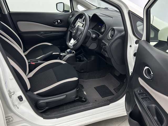 日産 ノート e－パワー X 大阪府 2018(平30)年 6.3万km ホワイト 社外SDナビ/アラウンドビューモニター/ETC/エマージェンシーブレーキ/デジタルインナーミラー/スマートキー/プッシュスタート