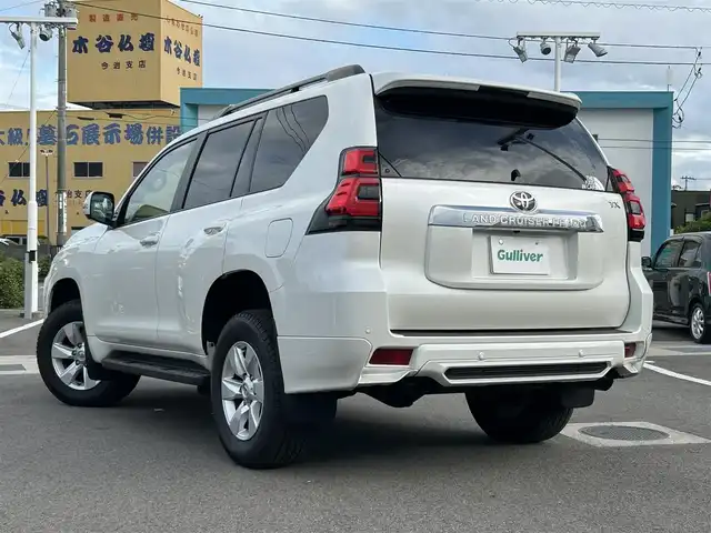 トヨタ ランドクルーザー プラド TX Lパッケージ 愛媛県 2023(令5)年 2.1万km ホワイトパールクリスタルシャイン 登録時走行距離：20800km/メーカーオプション純正メモリナビ/AM/FM/フルセグTV/Bluetooth/ETC/電動サードシート/パドルシフト/追従クルコン/レザーシート/シートヒーター/エアシート/衝突軽減システム/横滑り防止装置/盗難防止装置/レーンキープアシスト/LEDヘッドライト/オートライト/オートハイビーム/エンジンスタートボタン/スマートキー/スペアキー/純正アルミホイール/社外フロアマット