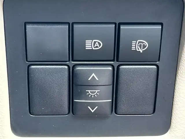 トヨタ ランドクルーザー プラド TX Lパッケージ 愛媛県 2023(令5)年 2.1万km ホワイトパールクリスタルシャイン 登録時走行距離：20800km/メーカーオプション純正メモリナビ/AM/FM/フルセグTV/Bluetooth/ETC/電動サードシート/パドルシフト/追従クルコン/レザーシート/シートヒーター/エアシート/衝突軽減システム/横滑り防止装置/盗難防止装置/レーンキープアシスト/LEDヘッドライト/オートライト/オートハイビーム/エンジンスタートボタン/スマートキー/スペアキー/純正アルミホイール/社外フロアマット