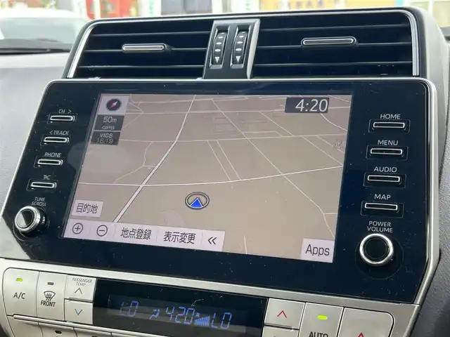 トヨタ ランドクルーザー プラド TX Lパッケージ 愛媛県 2023(令5)年 2.1万km ホワイトパールクリスタルシャイン 登録時走行距離：20800km/メーカーオプション純正メモリナビ/AM/FM/フルセグTV/Bluetooth/ETC/電動サードシート/パドルシフト/追従クルコン/レザーシート/シートヒーター/エアシート/衝突軽減システム/横滑り防止装置/盗難防止装置/レーンキープアシスト/LEDヘッドライト/オートライト/オートハイビーム/エンジンスタートボタン/スマートキー/スペアキー/純正アルミホイール/社外フロアマット