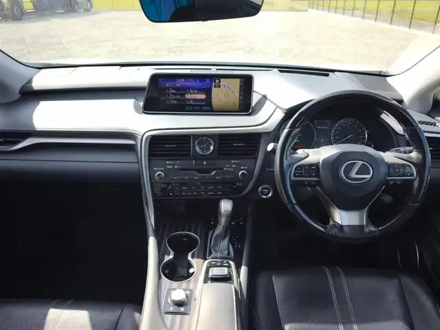 レクサス ＲＸ 450h バージョンL 富山県 2018(平30)年 8.6万km ソニッククォーツ 4WD/ムーンルーフ/純正12.3型ナビ/フルセグTV/バックモニター/ビルトインETC2.0/レーダークルーズコントロール/クリアランスソナー/セーフティシステムプラス/・プリクラッシュセーフティシステム/・レーンキーピングアシスト/・オートマチックハイビーム/後方車両検知/ブラインドスポットモニター/3眼LEDヘッドランプ/本木製/革巻きコンビステアリング/セミアニリン革シート/前席パワーシート/前席シートヒーター/エアシート/純正20インチアルミホイール/スマートエントリー/スタートシステム/禁煙車