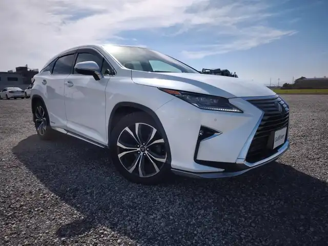 レクサス ＲＸ 450h バージョンL 富山県 2018(平30)年 8.6万km ソニッククォーツ 4WD/ムーンルーフ/純正12.3型ナビ/フルセグTV/バックモニター/ビルトインETC2.0/レーダークルーズコントロール/クリアランスソナー/セーフティシステムプラス/・プリクラッシュセーフティシステム/・レーンキーピングアシスト/・オートマチックハイビーム/後方車両検知/ブラインドスポットモニター/3眼LEDヘッドランプ/本木製/革巻きコンビステアリング/セミアニリン革シート/前席パワーシート/前席シートヒーター/エアシート/純正20インチアルミホイール/スマートエントリー/スタートシステム/禁煙車