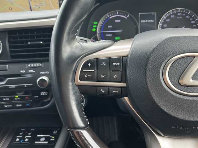 レクサス ＲＸ 450h バージョンL 富山県 2018(平30)年 8.6万km ソニッククォーツ 4WD/ムーンルーフ/純正12.3型ナビ/フルセグTV/バックモニター/ビルトインETC2.0/レーダークルーズコントロール/クリアランスソナー/セーフティシステムプラス/・プリクラッシュセーフティシステム/・レーンキーピングアシスト/・オートマチックハイビーム/後方車両検知/ブラインドスポットモニター/3眼LEDヘッドランプ/本木製/革巻きコンビステアリング/セミアニリン革シート/前席パワーシート/前席シートヒーター/エアシート/純正20インチアルミホイール/スマートエントリー/スタートシステム/禁煙車