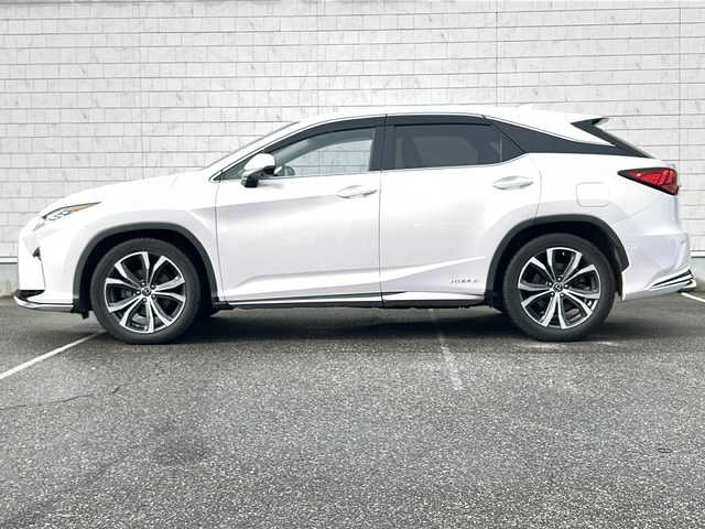 レクサス ＲＸ 450h バージョンL 富山県 2018(平30)年 8.6万km ソニッククォーツ 4WD/ムーンルーフ/純正12.3型ナビ/フルセグTV/バックモニター/ビルトインETC2.0/レーダークルーズコントロール/クリアランスソナー/セーフティシステムプラス/・プリクラッシュセーフティシステム/・レーンキーピングアシスト/・オートマチックハイビーム/後方車両検知/ブラインドスポットモニター/3眼LEDヘッドランプ/本木製/革巻きコンビステアリング/セミアニリン革シート/前席パワーシート/前席シートヒーター/エアシート/純正20インチアルミホイール/スマートエントリー/スタートシステム/禁煙車