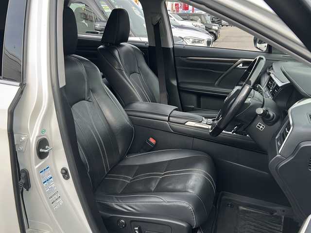 レクサス ＲＸ 450h バージョンL 富山県 2018(平30)年 8.6万km ソニッククォーツ 4WD/ムーンルーフ/純正12.3型ナビ/フルセグTV/バックモニター/ビルトインETC2.0/レーダークルーズコントロール/クリアランスソナー/セーフティシステムプラス/・プリクラッシュセーフティシステム/・レーンキーピングアシスト/・オートマチックハイビーム/後方車両検知/ブラインドスポットモニター/3眼LEDヘッドランプ/本木製/革巻きコンビステアリング/セミアニリン革シート/前席パワーシート/前席シートヒーター/エアシート/純正20インチアルミホイール/スマートエントリー/スタートシステム/禁煙車