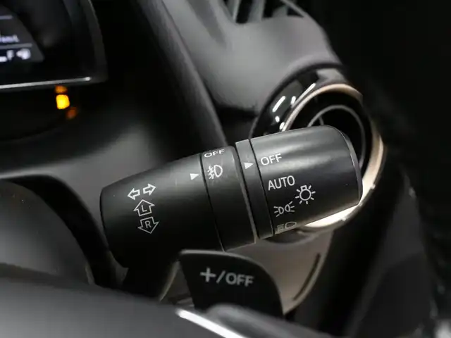 マツダ デミオ XD ツーリング Lパッケージ 三重県 2018(平30)年 3.8万km ジェットブラックマイカ 前進時アドバンストスマートシティブレーキサポート/後退時スマートシティブレーキサポート/アイドリングストップ/マツダコネクト/・7インチWVGAセンターディスプレイ/・地デジTV/・Bluetooth/360度ビューモニター/リアクロストラフィックアラート/レーダークルーズコントロール/車線逸脱警報システム/ブラインドスポットモニター/ヘッドアップディスプレイ/COOAUドライブレコーダー/前席シートヒーター/ビルトインETC/純正16インチグレーメタリック塗装アルミホイール/シグネチャーランプ付LEDヘッドランプ/・オートライト/ハイビームコントロールシステム/LEDフロントフォグランプ/プッシュエンジンスタート/アドバンストキーレスエントリーシステム/新車時保証書/取扱説明書