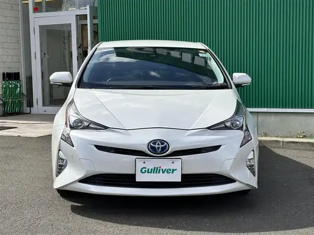 トヨタ プリウス A プレミアム　ツーリングセレ 宮城県 2016(平28)年 14.2万km ホワイトパールクリスタルシャイン 純正9インチナビ/(フルセグTV/CD/SD/BT)/バックカメラ/レーダークルーズコントロール/クリアランスソナー/プリクラッシュセーフティー/レーンディパーチャーアラート/ハイビームアシスト/パーキングアシスト/ビルトインETC/オートエアコン(ナノイー)/シートヒーター(D＋N席)/パワーシート(D席)/置くだけ充電/ドライブセレクト/革巻きステアリング/ステアリングスイッチ/ふらつき防止/オートライト/プッシュスタート＆スマートキー/ウインカー付き電動格納ミラー/ドアバイザー/LEDヘッドライト/フォグランプ/純正フロアマット/純正17インチAW