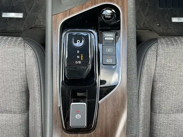 日産 オーラ G 福岡県 2022(令4)年 3万km ピュアホワイトパール ワンオーナー/純正メーカーナビ/（フルセグTV/Bluetooth/ラジオ）/アラウンドビューモニター/プロパイロット機能/レーダークルーズコントロール/デジタルコックピット/BOSEプレミアムサウンド/(ヘッドレストスピーカー）/置くだけ充電/前席シートヒーター/ハーフレザーシート/電動パーキングブレーキ/オートブレーキホールド/ブラインドスポットモニター/ビルトインETC/ドライブレコーダー/ステアリングヒーター/純正フロアマット/スペアキー/取扱説明書/保証書