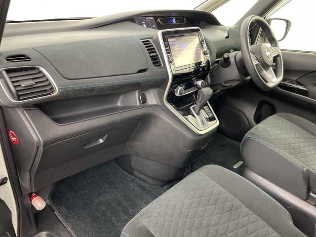 日産 セレナ ライダー 道央・札幌 2017(平29)年 7万km ブリリアントホワイトパール 2トーン ・4WD/・寒冷地仕様/・純正ナビ&CD&DVD&BT&SD&USB&TV/・純正フリップダウンモニター/・インテリジェントアラウンドビューモニター/・バック/サイド/フロントカメラ/・両側パワースライドドア/・ハンズフリーオートスライドドア/・プロパイロット/・パーキングアシスト/・インテリジェントエマージェンシーブレーキ/・純正ドライブレコーダー/・純正デジタルインナーミラー/・前席シートヒーター/・電動格納ミラー/・ドアミラーヒーター/・LEDヘッドライト/・フォグランプ/・オートライト/・スマートキー/・保証書/・取扱説明書