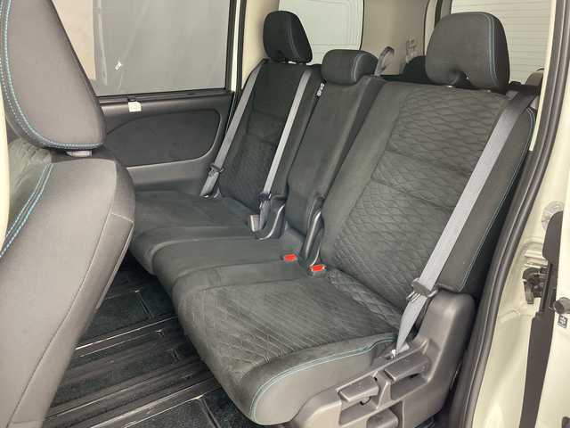 日産 セレナ ライダー 道央・札幌 2017(平29)年 7万km ブリリアントホワイトパール 2トーン ・4WD/・寒冷地仕様/・純正ナビ&CD&DVD&BT&SD&USB&TV/・純正フリップダウンモニター/・インテリジェントアラウンドビューモニター/・バック/サイド/フロントカメラ/・両側パワースライドドア/・ハンズフリーオートスライドドア/・プロパイロット/・パーキングアシスト/・インテリジェントエマージェンシーブレーキ/・純正ドライブレコーダー/・純正デジタルインナーミラー/・前席シートヒーター/・電動格納ミラー/・ドアミラーヒーター/・LEDヘッドライト/・フォグランプ/・オートライト/・スマートキー/・保証書/・取扱説明書