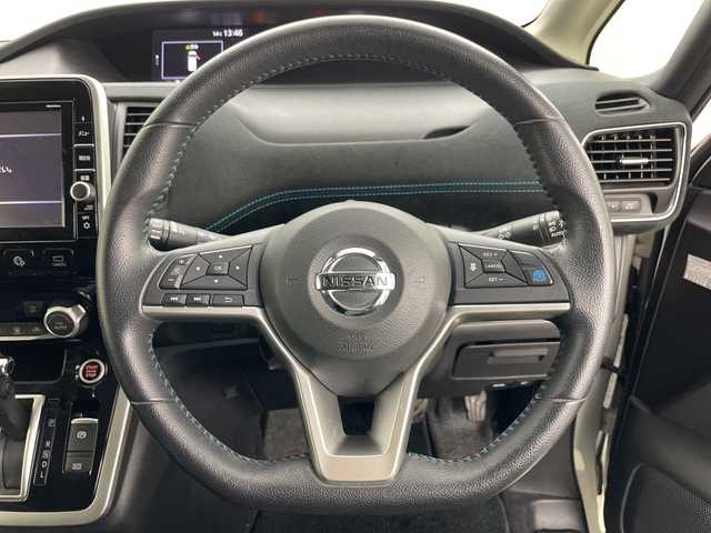 日産 セレナ ライダー 道央・札幌 2017(平29)年 7万km ブリリアントホワイトパール 2トーン ・4WD/・寒冷地仕様/・純正ナビ&CD&DVD&BT&SD&USB&TV/・純正フリップダウンモニター/・インテリジェントアラウンドビューモニター/・バック/サイド/フロントカメラ/・両側パワースライドドア/・ハンズフリーオートスライドドア/・プロパイロット/・パーキングアシスト/・インテリジェントエマージェンシーブレーキ/・純正ドライブレコーダー/・純正デジタルインナーミラー/・前席シートヒーター/・電動格納ミラー/・ドアミラーヒーター/・LEDヘッドライト/・フォグランプ/・オートライト/・スマートキー/・保証書/・取扱説明書