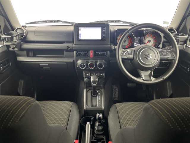 スズキ ジムニー XC 埼玉県 2023(令5)年 2.6万km ミディアムグレー 純正ナビ　CN-HE02WD/(Bluetooth/CD/DVD/USB/AM/FM)/地デジワンセグ/バックカメラ/前後ドライブレコーダー/クルーズコントロール/衝突軽減ブレーキ/車線逸脱警報/ダウンヒルアシストコントロール/4WD/アイドリングストップ/ヘッドライトウォッシャー/運転席・助手席シートヒーター/フロントフォグランプ/ウィンカーミラー/純正フロアマット/純正ドアバイザー/純正16インチアルミホイール