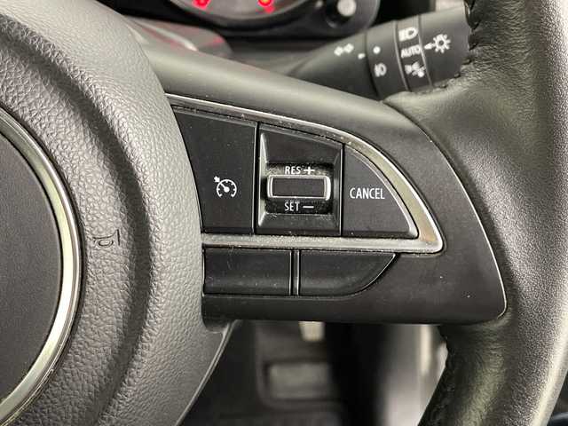 スズキ ジムニー XC 埼玉県 2023(令5)年 2.6万km ミディアムグレー 純正ナビ　CN-HE02WD/(Bluetooth/CD/DVD/USB/AM/FM)/地デジワンセグ/バックカメラ/前後ドライブレコーダー/クルーズコントロール/衝突軽減ブレーキ/車線逸脱警報/ダウンヒルアシストコントロール/4WD/アイドリングストップ/ヘッドライトウォッシャー/運転席・助手席シートヒーター/フロントフォグランプ/ウィンカーミラー/純正フロアマット/純正ドアバイザー/純正16インチアルミホイール