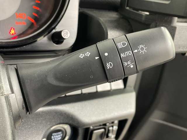 スズキ ジムニー XC 埼玉県 2023(令5)年 2.6万km ミディアムグレー 純正ナビ　CN-HE02WD/(Bluetooth/CD/DVD/USB/AM/FM)/地デジワンセグ/バックカメラ/前後ドライブレコーダー/クルーズコントロール/衝突軽減ブレーキ/車線逸脱警報/ダウンヒルアシストコントロール/4WD/アイドリングストップ/ヘッドライトウォッシャー/運転席・助手席シートヒーター/フロントフォグランプ/ウィンカーミラー/純正フロアマット/純正ドアバイザー/純正16インチアルミホイール