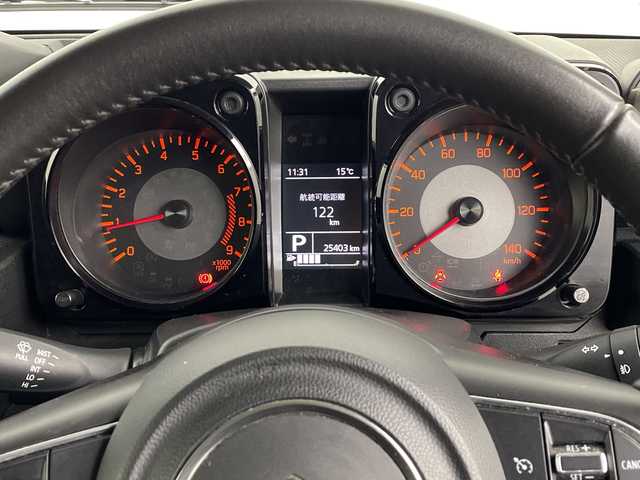 スズキ ジムニー XC 埼玉県 2023(令5)年 2.6万km ミディアムグレー 純正ナビ　CN-HE02WD/(Bluetooth/CD/DVD/USB/AM/FM)/地デジワンセグ/バックカメラ/前後ドライブレコーダー/クルーズコントロール/衝突軽減ブレーキ/車線逸脱警報/ダウンヒルアシストコントロール/4WD/アイドリングストップ/ヘッドライトウォッシャー/運転席・助手席シートヒーター/フロントフォグランプ/ウィンカーミラー/純正フロアマット/純正ドアバイザー/純正16インチアルミホイール