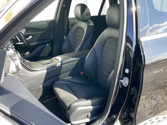 メルセデス・ベンツ ＧＬＣ２２０ d 4マチック AMGライン 富山県 2019(令1)年 4.4万km オブシディアンブラック 外部検査実施済み/サンルーフ/R2.3.4.5.6年ヤナセ記録簿有/ターボ、４WD/Apple car play/純正メモリナビ/(フルセグTV/Bluetooth/USB)/全周囲カメラ/ビルトインETC2.0/前方ドライブレコーダー/ハーフレザーシート/前席パワーシート/全席シートヒーター/置くだけ充電/パワーバックドア/横滑り防止層機能/レーンアシスト/衝突軽減ブレーキ/ブラインドスポットモニター/純正19インチアルミホイール/スマートキー/LEDヘッドライト/パドルシフト/カーテンエアバック/レーダークルーズコントロール