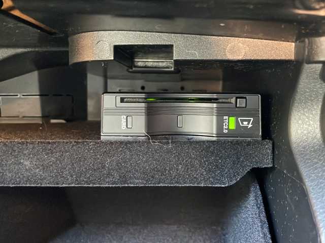 メルセデス・ベンツ ＧＬＣ２２０ d 4マチック AMGライン 富山県 2019(令1)年 4.4万km オブシディアンブラック 外部検査実施済み/サンルーフ/R2.3.4.5.6年ヤナセ記録簿有/ターボ、４WD/Apple car play/純正メモリナビ/(フルセグTV/Bluetooth/USB)/全周囲カメラ/ビルトインETC2.0/前方ドライブレコーダー/ハーフレザーシート/前席パワーシート/全席シートヒーター/置くだけ充電/パワーバックドア/横滑り防止層機能/レーンアシスト/衝突軽減ブレーキ/ブラインドスポットモニター/純正19インチアルミホイール/スマートキー/LEDヘッドライト/パドルシフト/カーテンエアバック/レーダークルーズコントロール