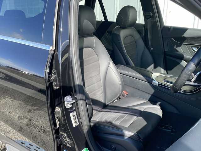 メルセデス・ベンツ ＧＬＣ２２０ d 4マチック AMGライン 富山県 2019(令1)年 4.4万km オブシディアンブラック 外部検査実施済み/サンルーフ/R2.3.4.5.6年ヤナセ記録簿有/ターボ、４WD/Apple car play/純正メモリナビ/(フルセグTV/Bluetooth/USB)/全周囲カメラ/ビルトインETC2.0/前方ドライブレコーダー/ハーフレザーシート/前席パワーシート/全席シートヒーター/置くだけ充電/パワーバックドア/横滑り防止層機能/レーンアシスト/衝突軽減ブレーキ/ブラインドスポットモニター/純正19インチアルミホイール/スマートキー/LEDヘッドライト/パドルシフト/カーテンエアバック/レーダークルーズコントロール