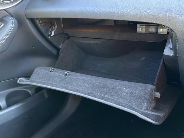 メルセデス・ベンツ ＧＬＣ２２０ d 4マチック AMGライン 富山県 2019(令1)年 4.4万km オブシディアンブラック 外部検査実施済み/サンルーフ/R2.3.4.5.6年ヤナセ記録簿有/ターボ、４WD/Apple car play/純正メモリナビ/(フルセグTV/Bluetooth/USB)/全周囲カメラ/ビルトインETC2.0/前方ドライブレコーダー/ハーフレザーシート/前席パワーシート/全席シートヒーター/置くだけ充電/パワーバックドア/横滑り防止層機能/レーンアシスト/衝突軽減ブレーキ/ブラインドスポットモニター/純正19インチアルミホイール/スマートキー/LEDヘッドライト/パドルシフト/カーテンエアバック/レーダークルーズコントロール